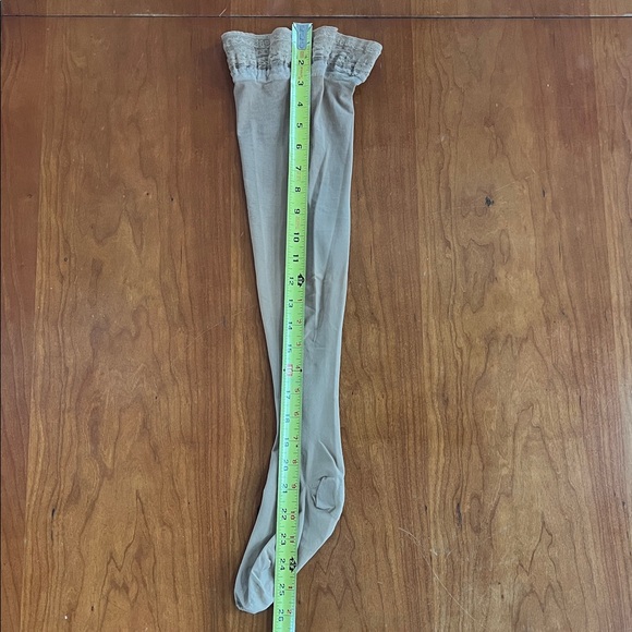 Jobst Compression Thigh High Ultrasheer Stockings w/Lace Silicone Band 20-30mmHg - Picture 9 of 16